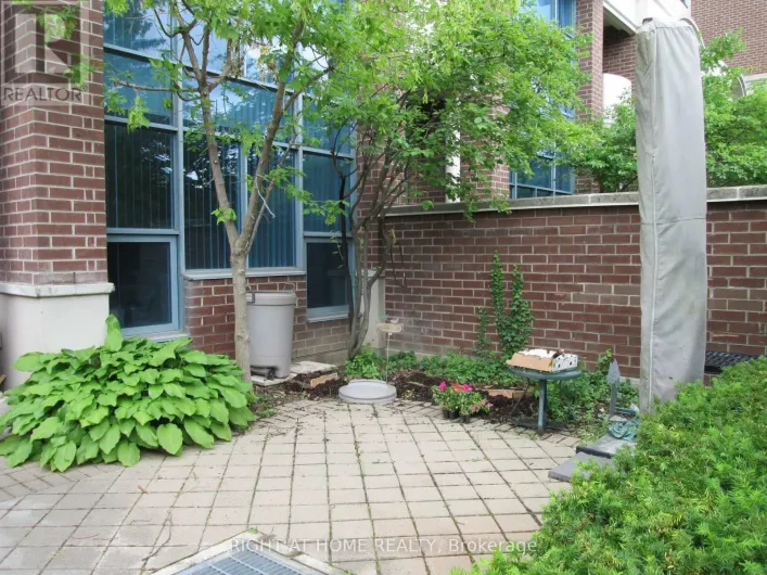 111 - 233 BEECROFT ROAD, Toronto