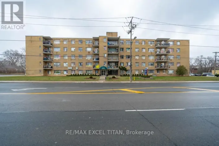 111 - 2895 BATHURST STREET, Toronto