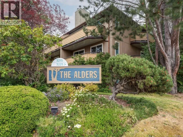 111 3215 Alder St, Saanich