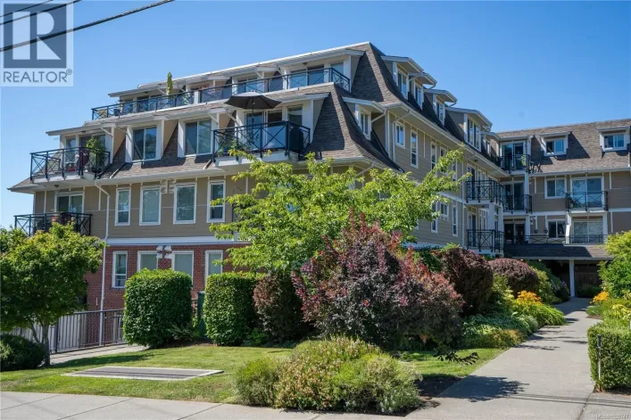 111 4536 Viewmont Ave, Saanich