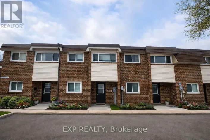 Row / Townhouse for sale: 111 - 55 GODSTONE ROAD, Toronto