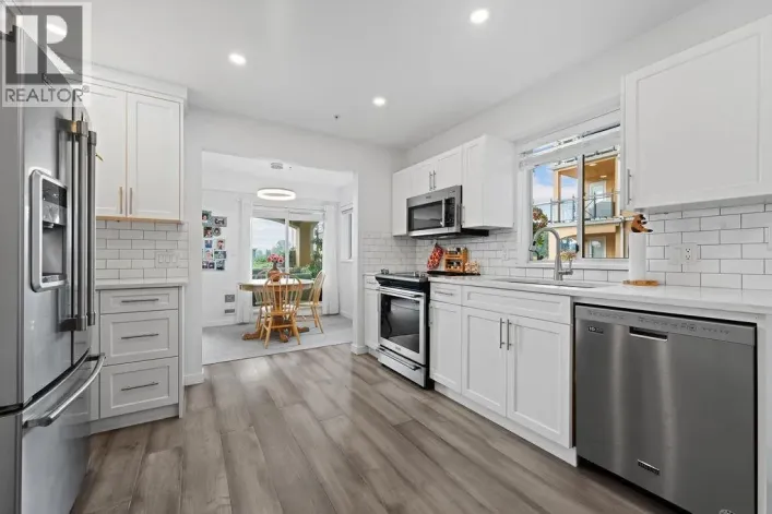 111 6 RENAISSANCE SQUARE, New Westminster