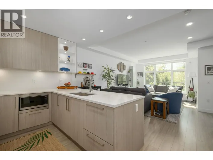 111 747 E 3RD STREET, North Vancouver