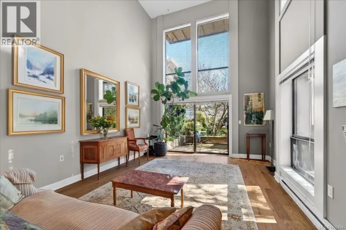 111 880 Short St, Saanich