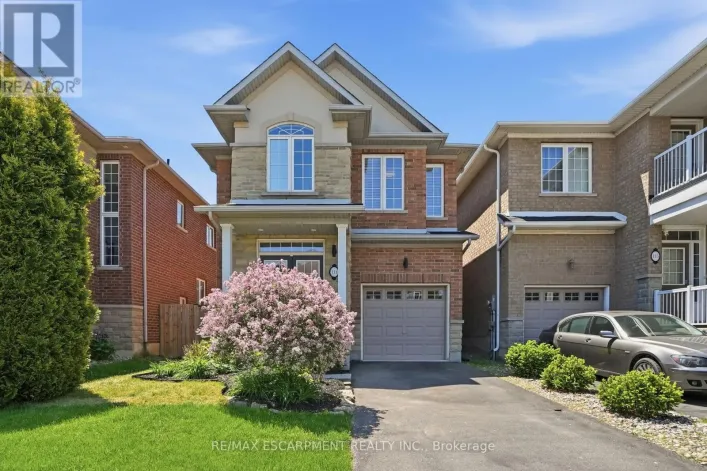 111 GREENSTEM CRESCENT, Hamilton
