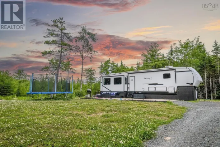 111 Middle Lake North Road, Vaughan