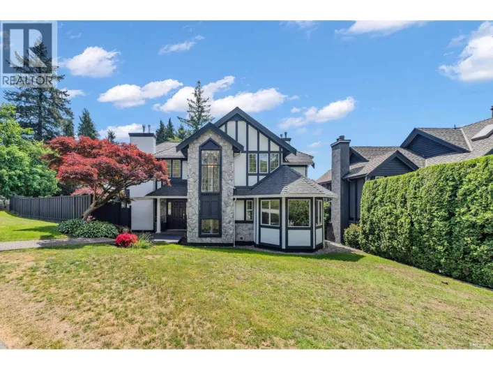 111 SANDRINGHAM CRESCENT, North Vancouver