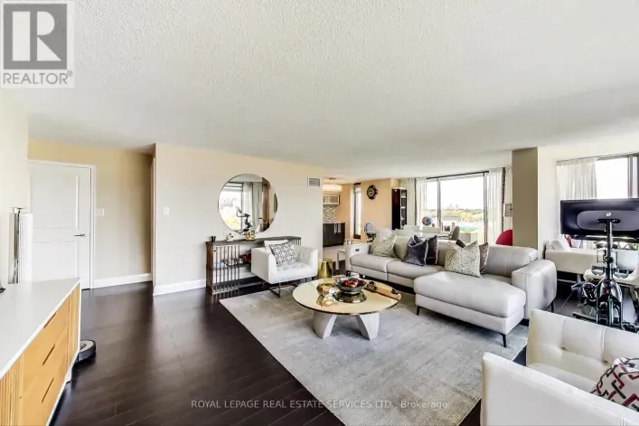 Apartment for sale: 1110 - 2045 LAKE SHORE BOULEVARD W, Toronto