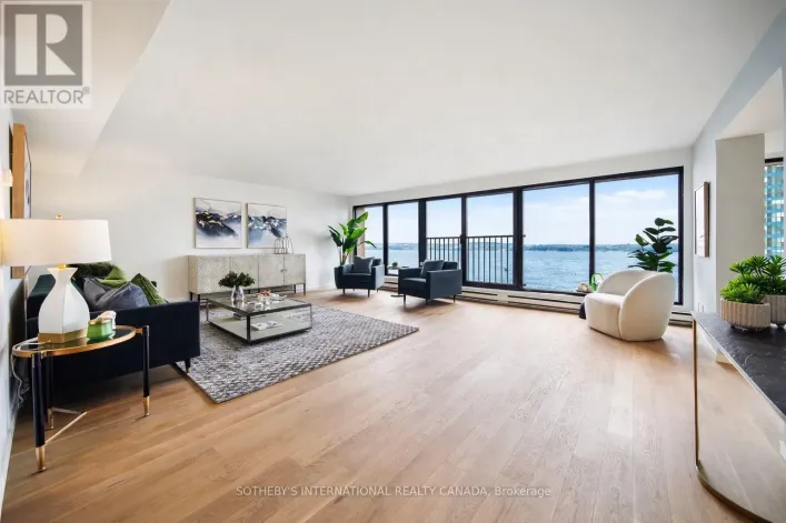 Apartment for sale: 1110 - 65 HARBOUR SQUARE, Toronto
