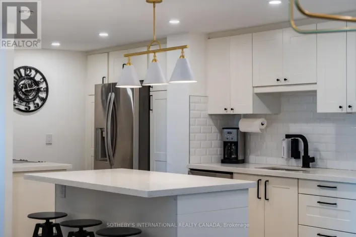1110 - 812 BURNHAMTHORPE ROAD, Toronto