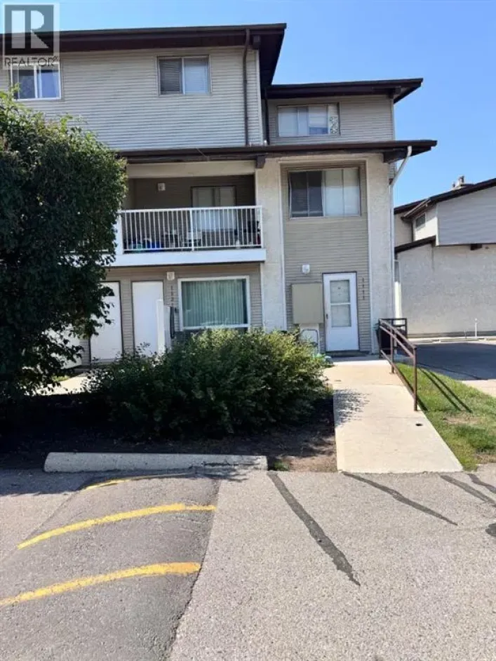 1111, 200 BROOKPARK Drive SW, Calgary