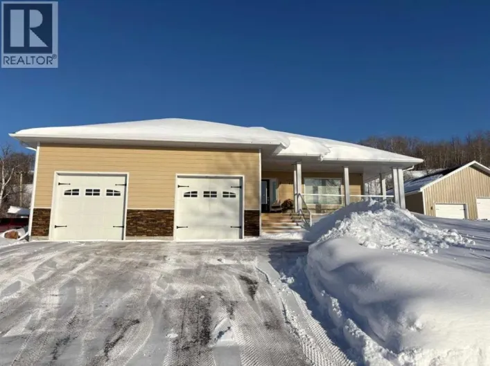 11111 99 Street, Peace River