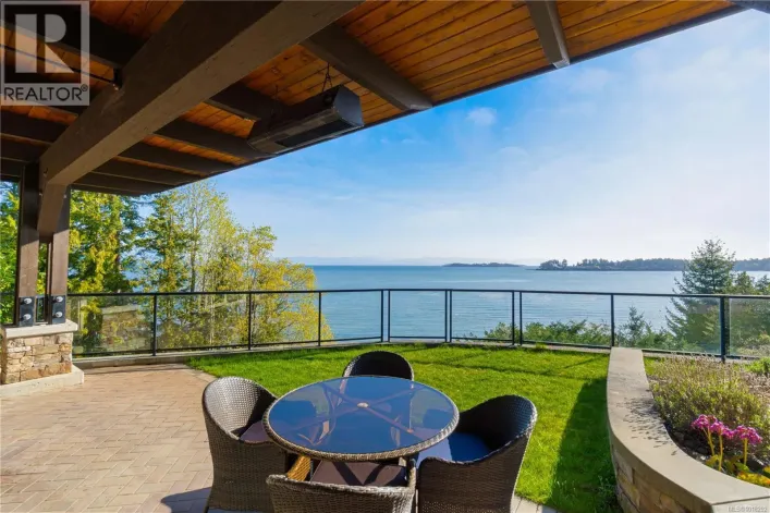 1111E 1175 Resort Dr, Parksville