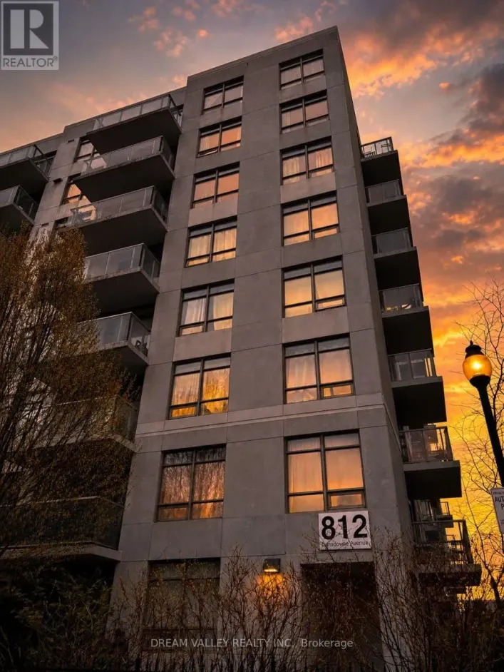 1114 - 812 LANSDOWNE AVENUE, Toronto