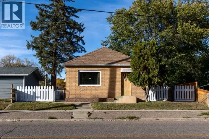 1114 Bridge Street SE, Medicine Hat