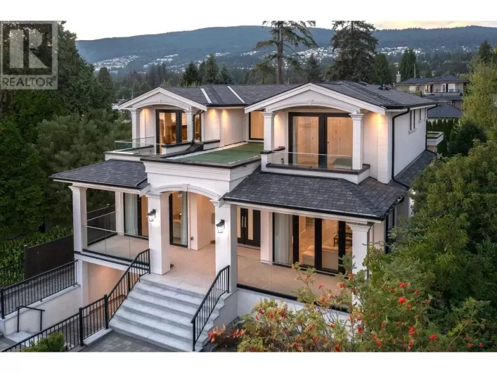 1115 FULTON AVENUE, West Vancouver