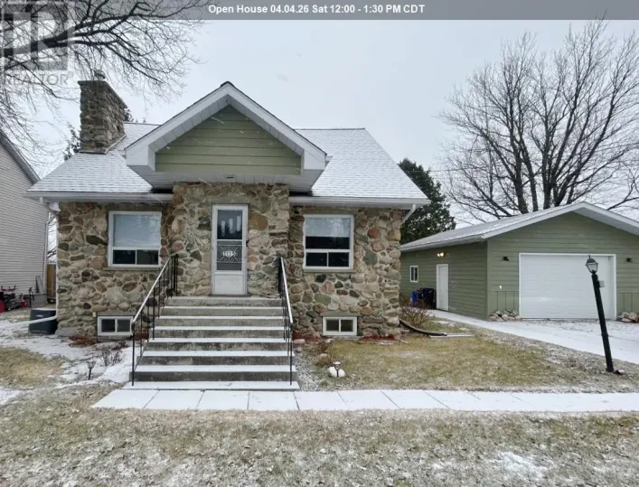 1115 River Road West, Fort Frances