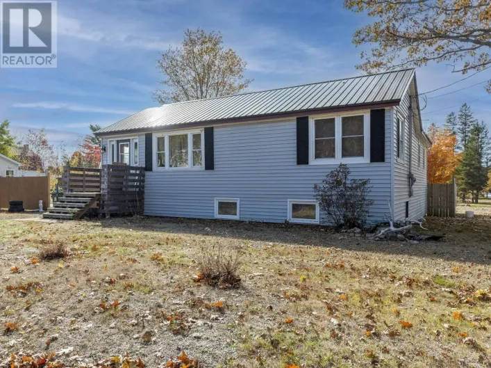 1119 Neily Crescent, Greenwood