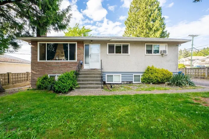 11191 90 AVENUE, Surrey