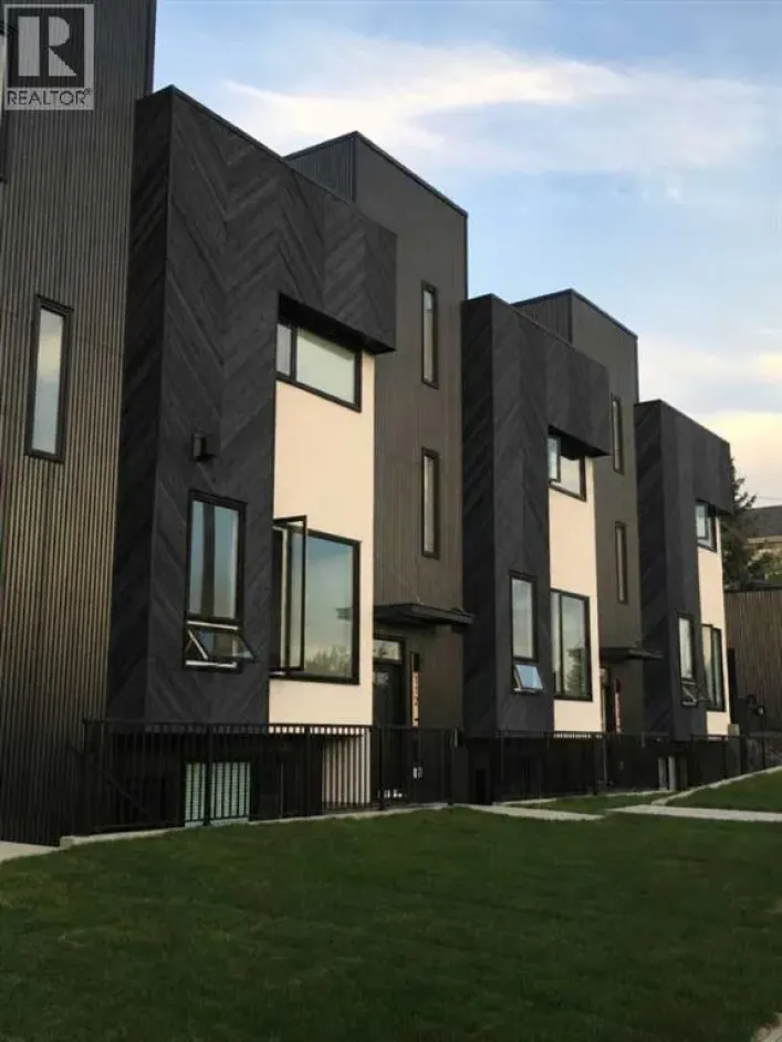 Row / Townhouse for sale: 112 21 Street NW, Calgary