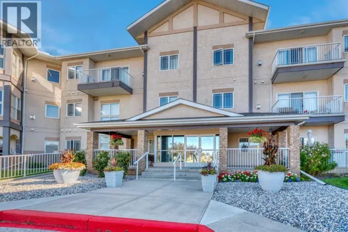 112, 43 Westlake Circle, Strathmore