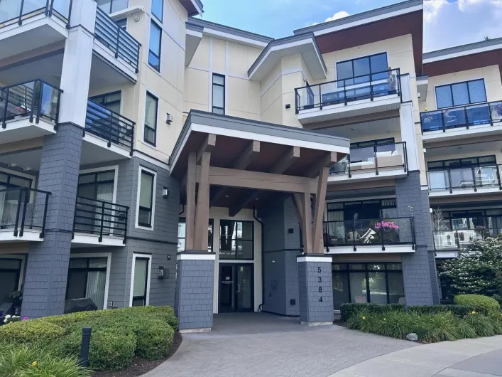 112 5384 TYEE LANE|Garrison Crossing, Chilliwack