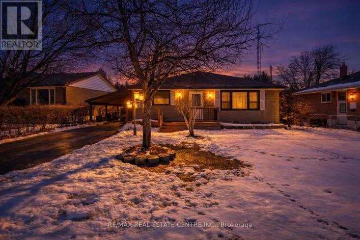 112 ANNE BOULEVARD, Milton