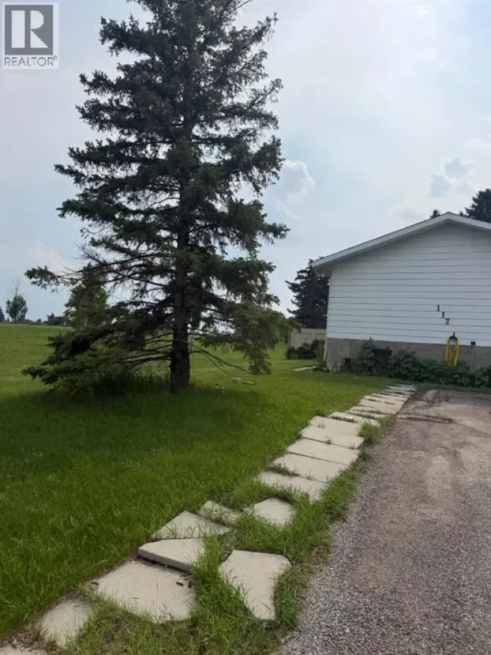 112 Huntstrom Drive NE, Calgary