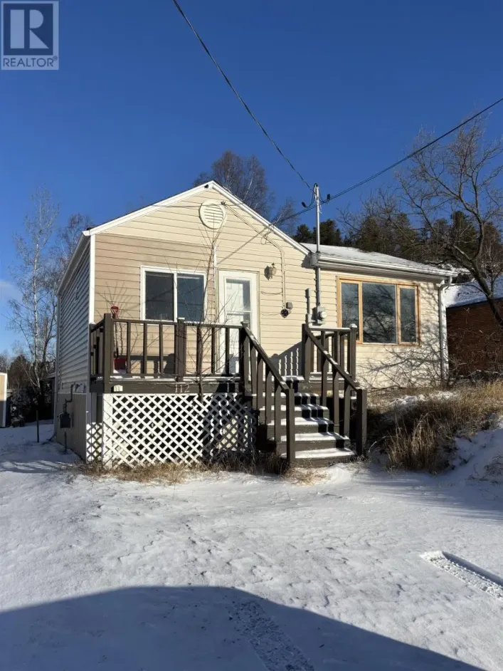 112 Mercury Ave. E, Atikokan