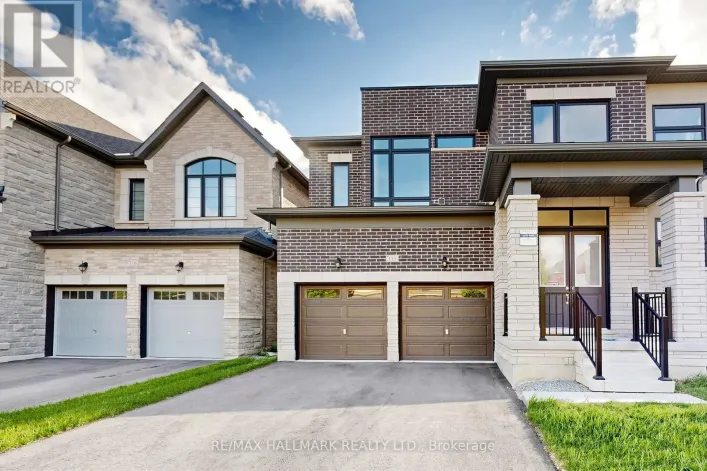 112 WESLOCK CRESCENT, Aurora