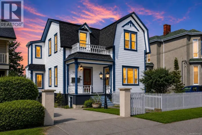 1120 Caledonia Ave, Victoria