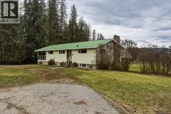 House for sale: 1121 Mountain View Road, Armstrong
