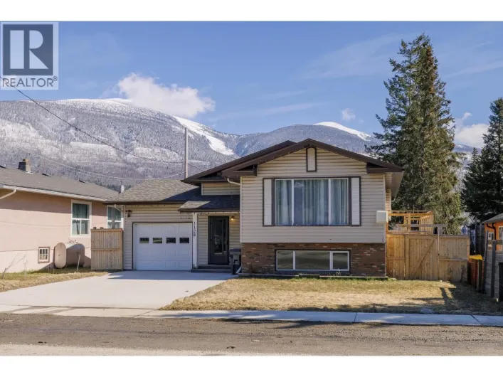 House for sale: 1128 3RD AVENUE, McBride