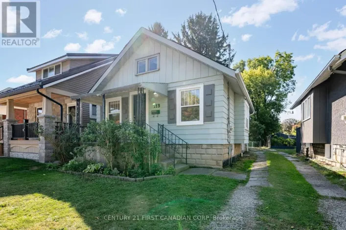 113 EMERY STREET E, London South