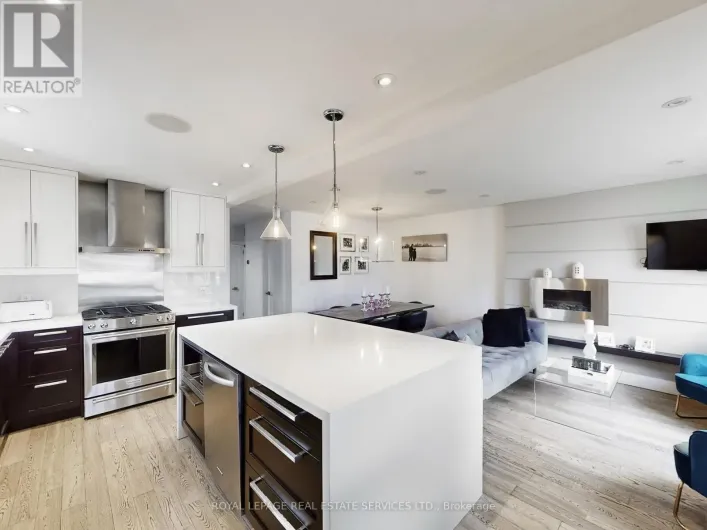 113 GRAND AVENUE, Toronto