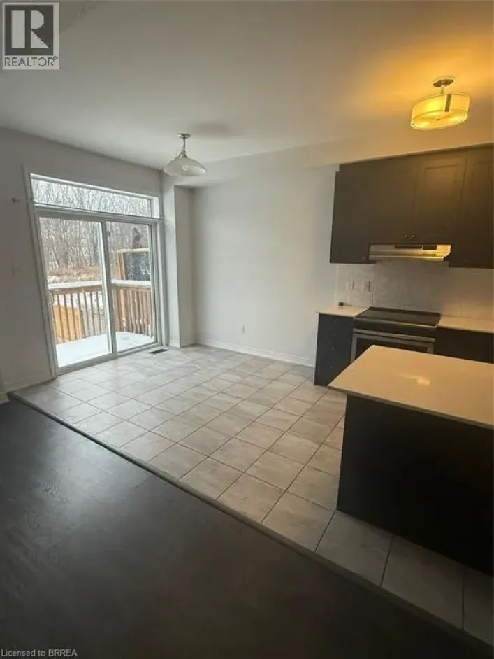 113 HARTLEY Avenue Unit# 12, Paris