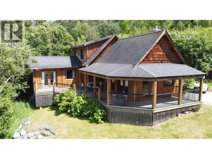 113 Kootenay Lake Road, Procter