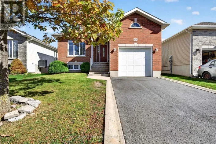 1132 HALIFAX DRIVE, Kingston