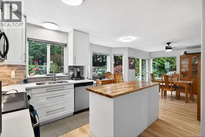 1136 Corcan Rd, Qualicum Beach