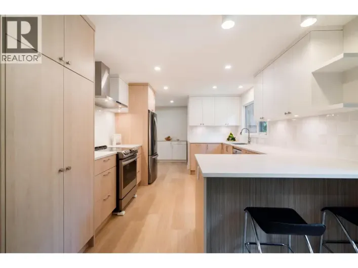 1139 HERITAGE BOULEVARD, North Vancouver