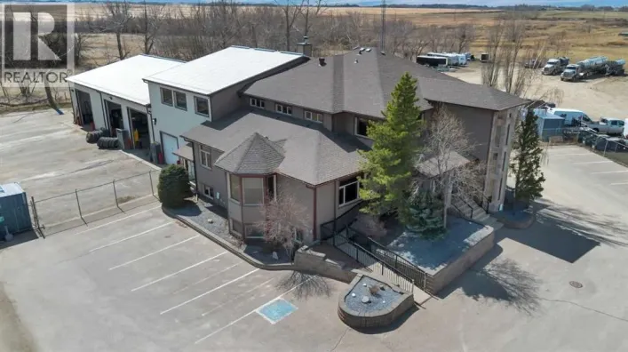 114 & 118 Canal Garden, Strathmore