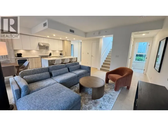 114 423 6TH STREET, West Vancouver