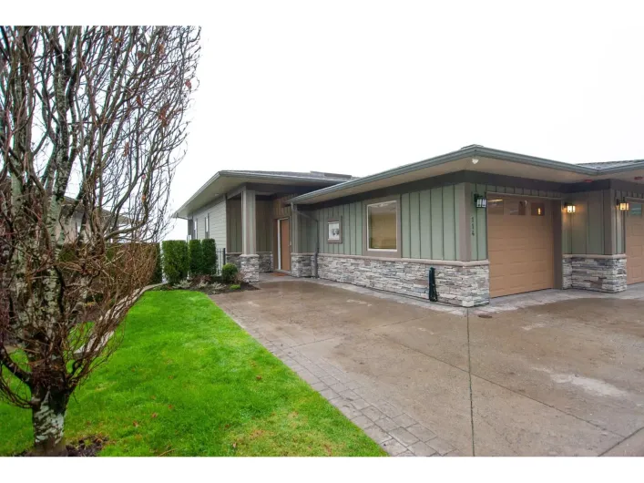 114 51096 FALLS COURT|Eastern Hillsides, Chilliwack