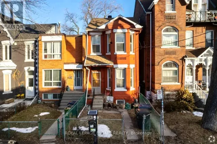 114 BALDWIN STREET, Toronto