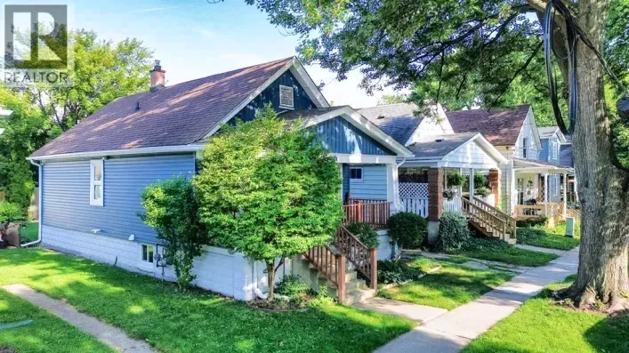 114 COLLEGE N AVENUE North, Sarnia