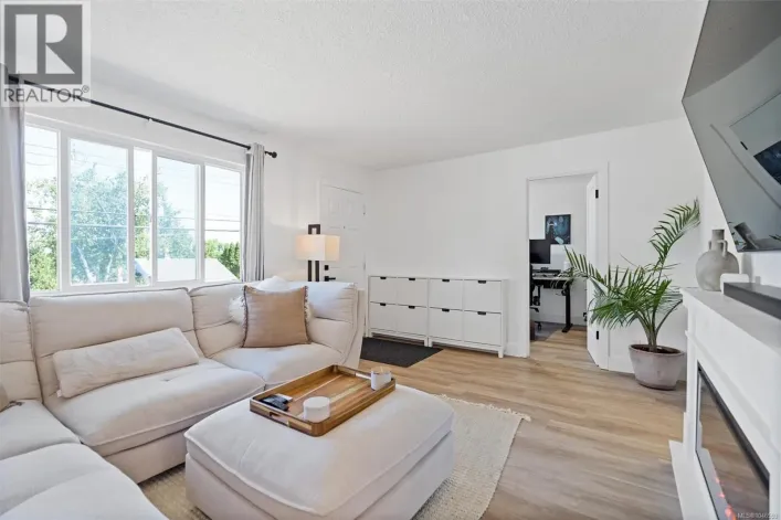 1143 Lockley Rd, Esquimalt