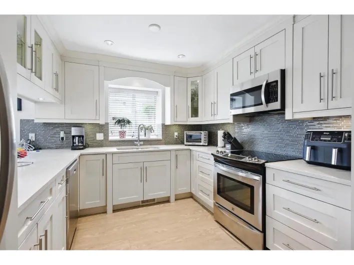 11441 SURREY ROAD, Surrey