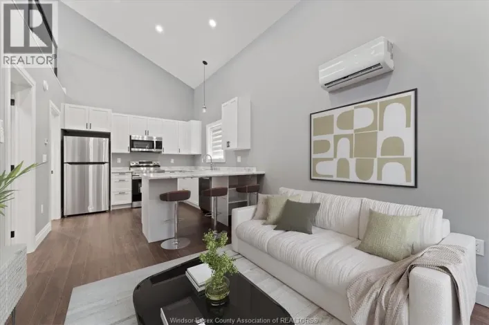 1147 HICKORY Unit# REAR, Windsor