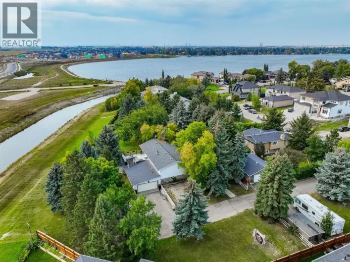 1153 East Lakeview Road, Chestermere