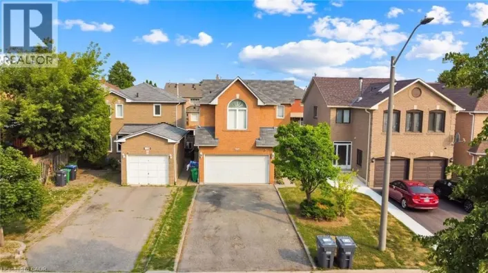 1157 CHARMINSTER Crescent, Mississauga